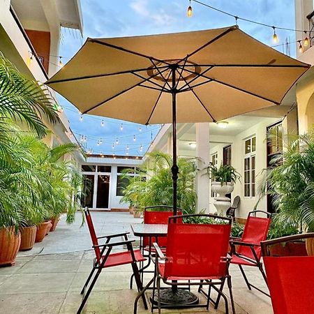 Hotel El Reformador Puerto Barrios Bagian luar foto