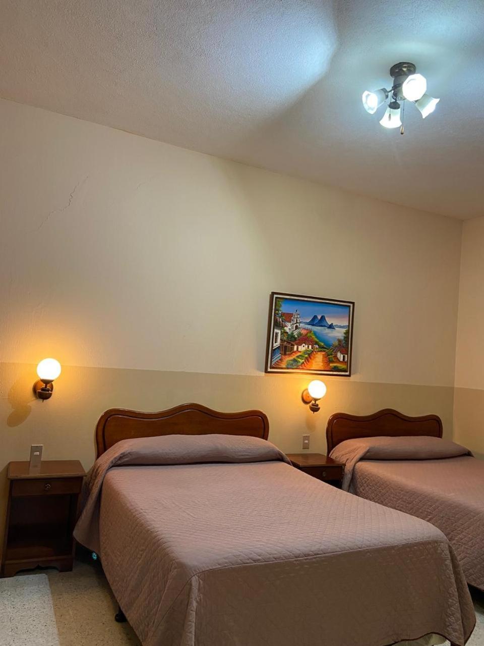 Hotel El Reformador Puerto Barrios Bagian luar foto