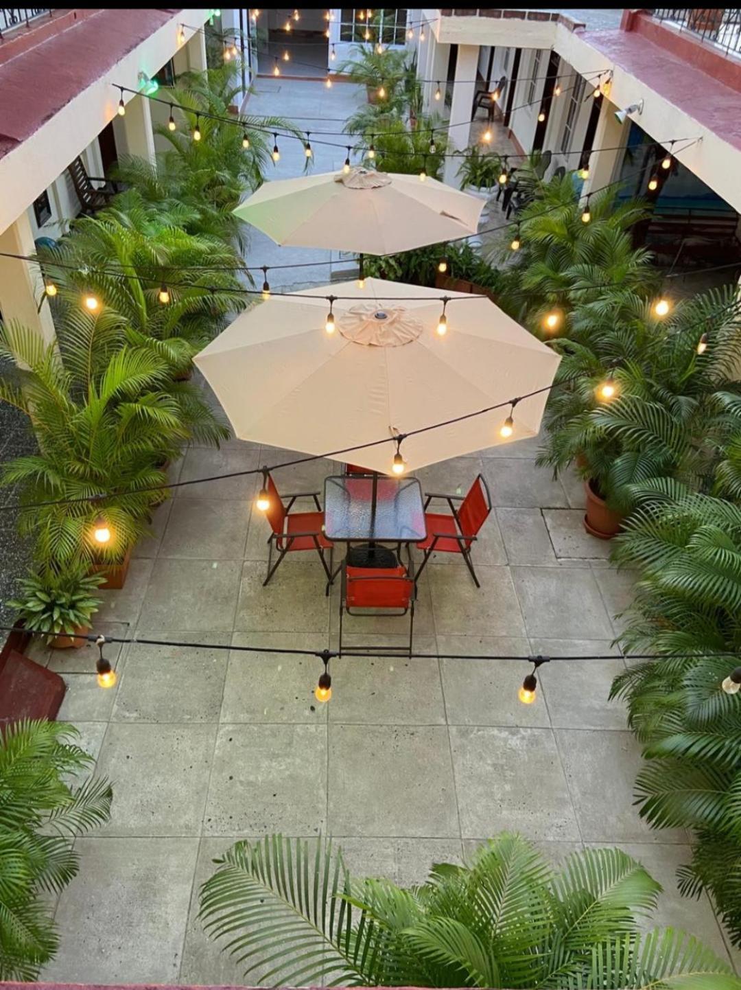 Hotel El Reformador Puerto Barrios Bagian luar foto