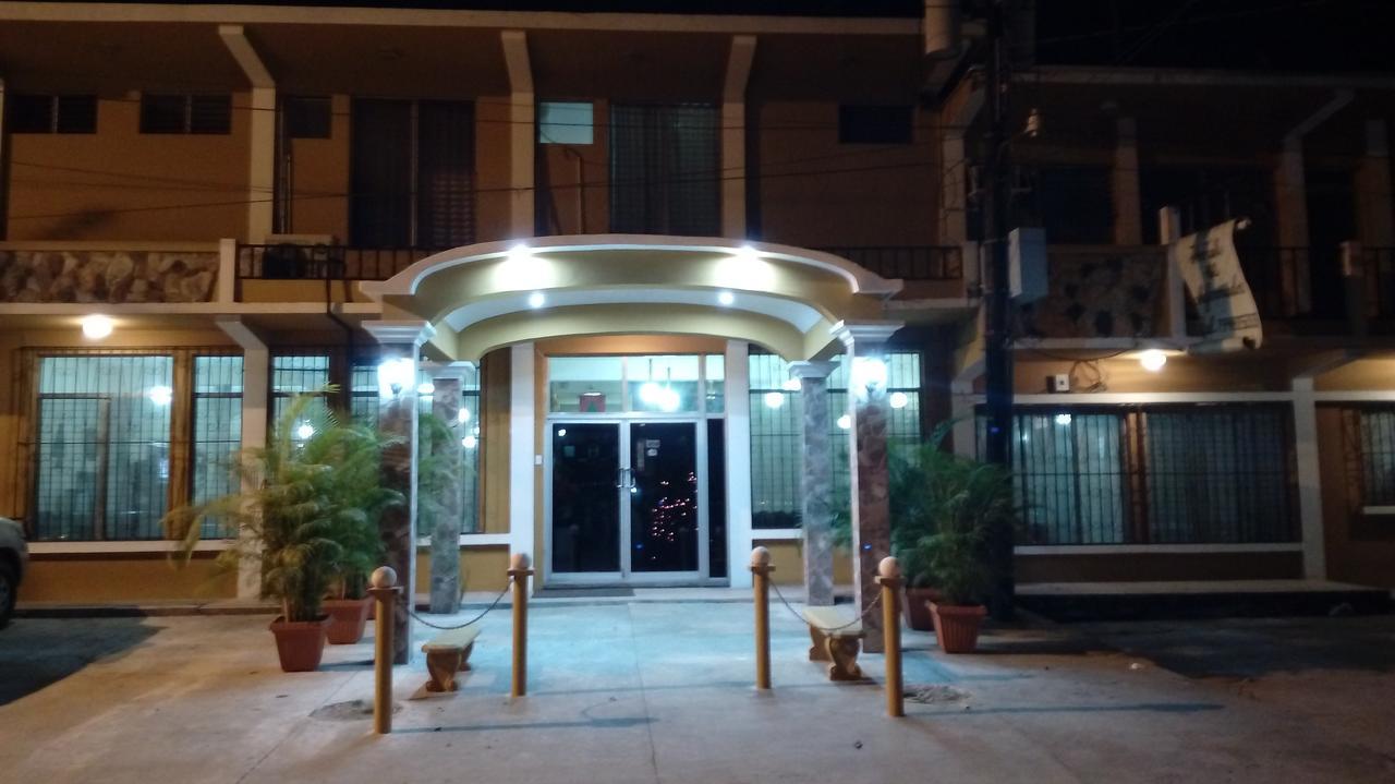 Hotel El Reformador Puerto Barrios Bagian luar foto