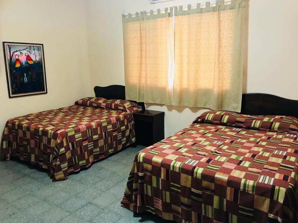 Hotel El Reformador Puerto Barrios Bagian luar foto