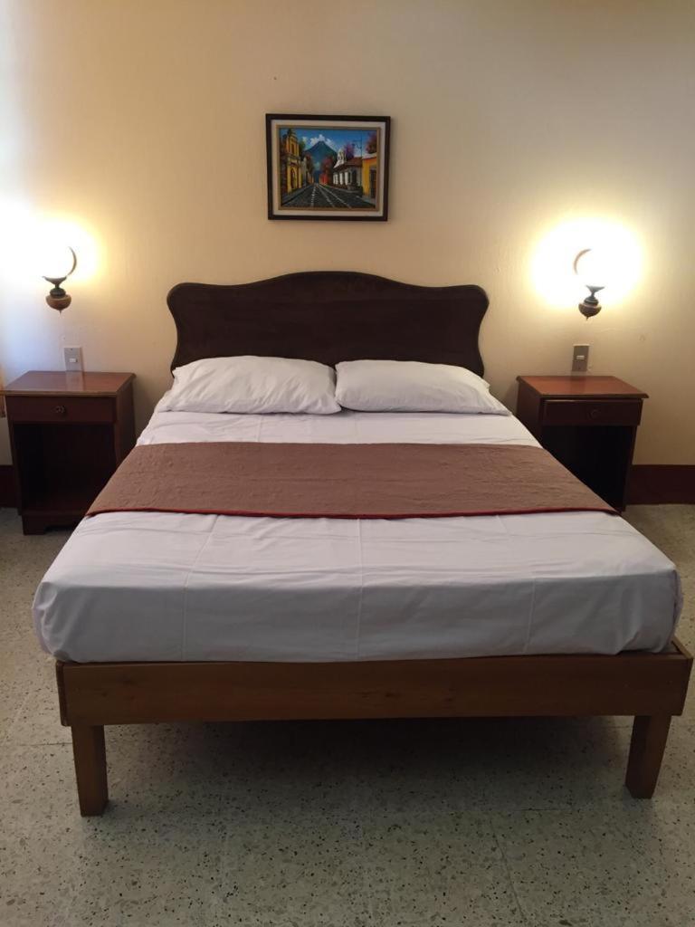 Hotel El Reformador Puerto Barrios Bagian luar foto